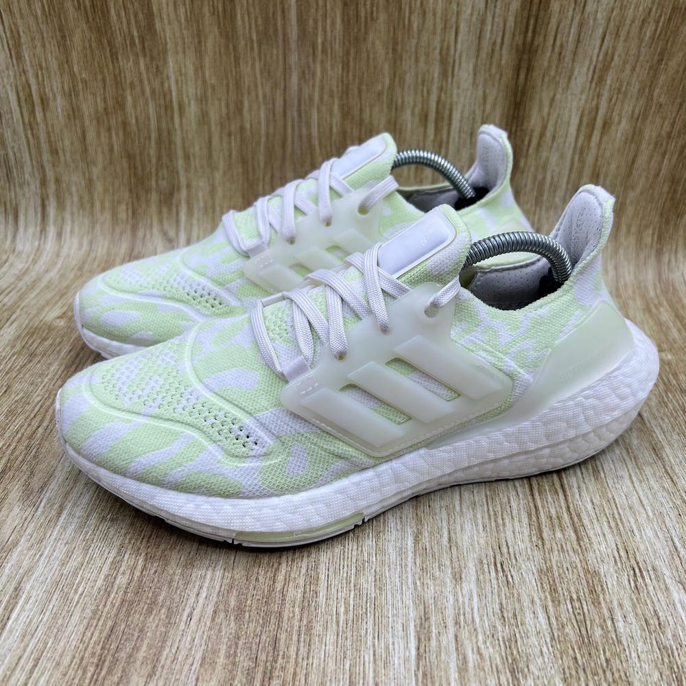Adidas Ultraboost 22 Women's Size 7 Running Shoes Almost Lime Green White GX6302 - Picture 3 of 10